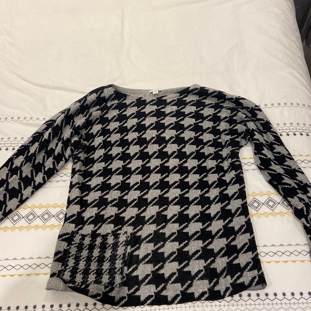 Geometric black and grey sweater